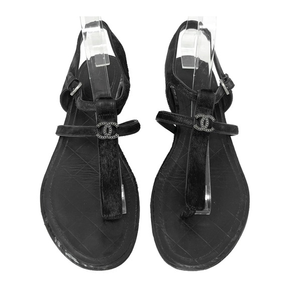 CHANEL Shoes - Chanel Black Leather‎ CC Logo Thong Flat Sandals 37.5 Pony Hair